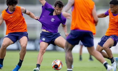 A equipe do Corinthians se reuniu no CT Joaquim Crava na tarde desta segunda-feira para iniciar sua preparação para o confonto com a Ponte Preta. (Foto: Rodrigo Coca/Agência Corinthians)