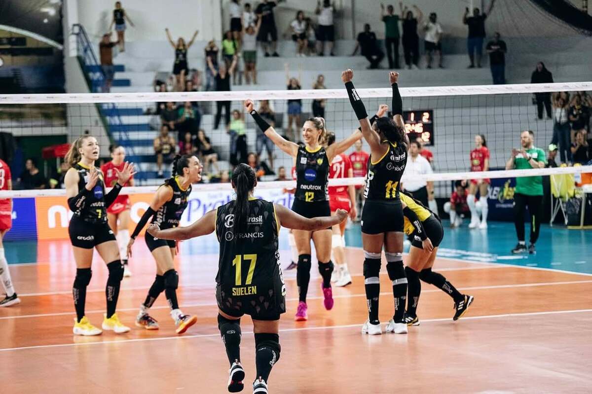 Dentil Praia Clube volta a enfrentar o Unilife Maringá pela Superliga