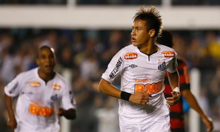 Neymar Jr. com a camisa do Santos - Foto: Ricardo Saibun / Santos FC