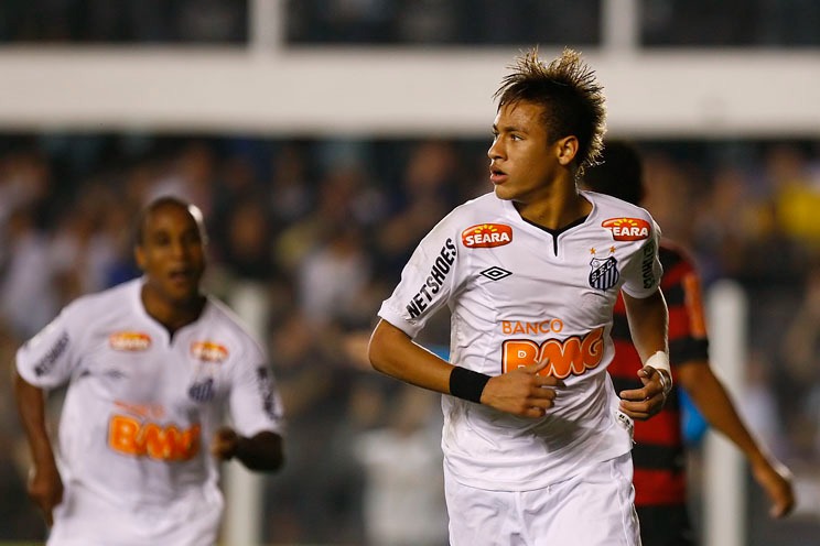 Neymar Jr. com a camisa do Santos - Foto: Ricardo Saibun / Santos FC