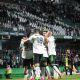 Elenco do Coritiba comemora o gol. (Foto: Gabriel Thá/CFC)