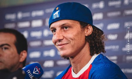 David Luiz em apresentação oficial no Fortaleza. (Foto: Mateus Lotif/FEC)