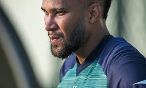 Everaldo já aparece com a camisa do Coritiba. (Foto: Reprodução/CFC)