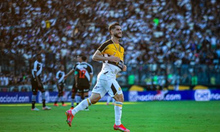 Fellipe Mateus em ação com a camisa do Criciúma. (Foto: Cleiton Ramos/CEC)