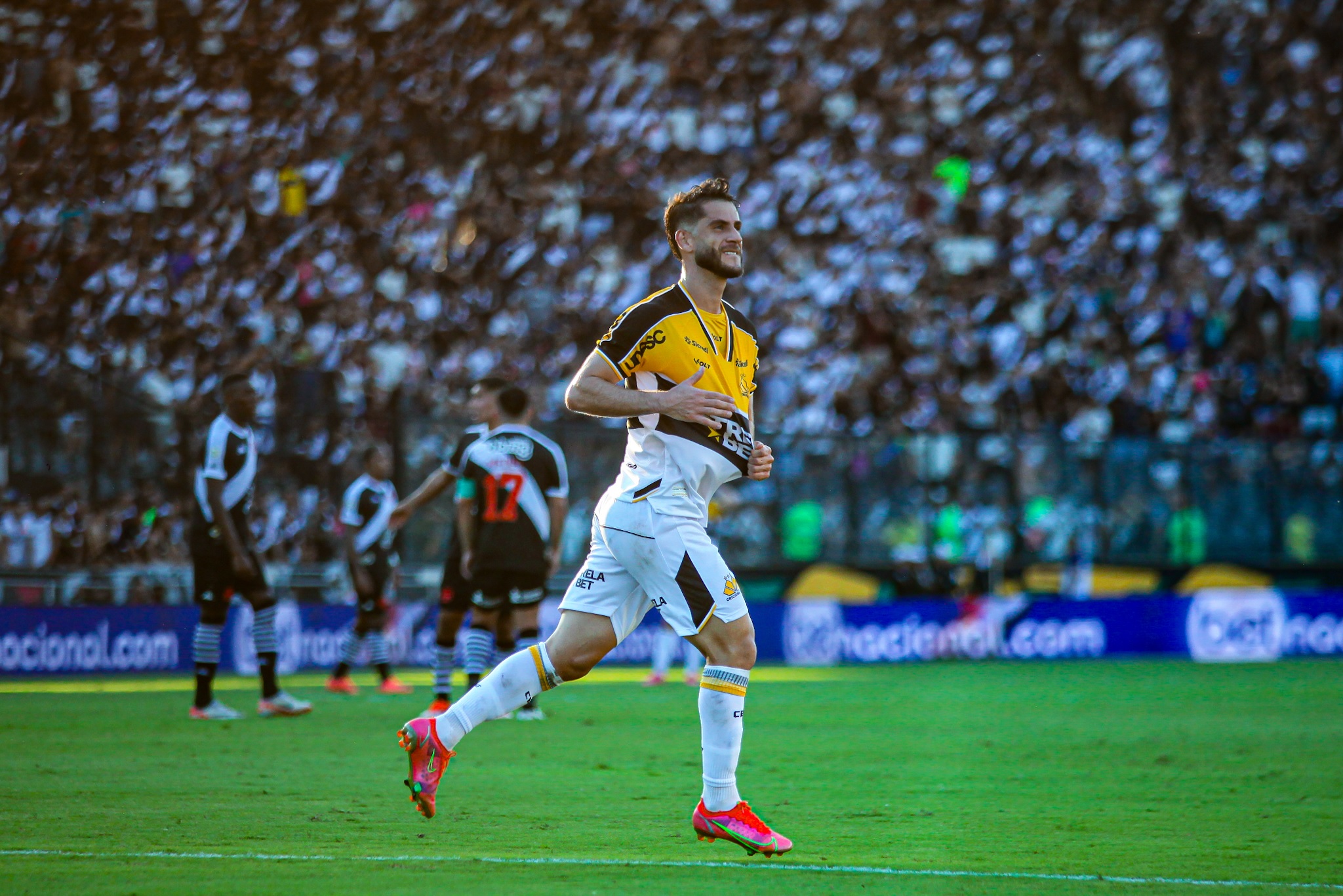 Fellipe Mateus em ação com a camisa do Criciúma. (Foto: Cleiton Ramos/CEC)