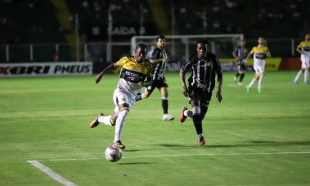 Criciúma e Figueirense em ação no Orlando Scarpelli. (Foto: Celso da Luz/CEC)