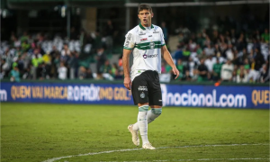 Grêmio entra na disputa com o Fortaleza pela contratação de zagueiro do Coritiba (Foto: Guilherme Griebeler/Coritiba)