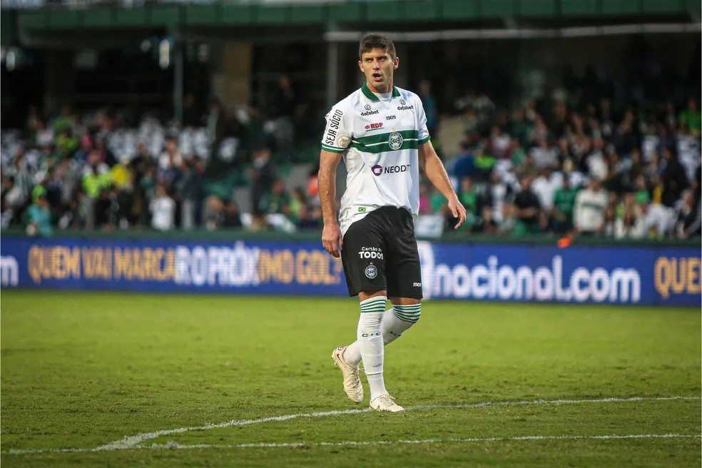 Grêmio entra na disputa com o Fortaleza pela contratação de zagueiro do Coritiba (Foto: Guilherme Griebeler/Coritiba)