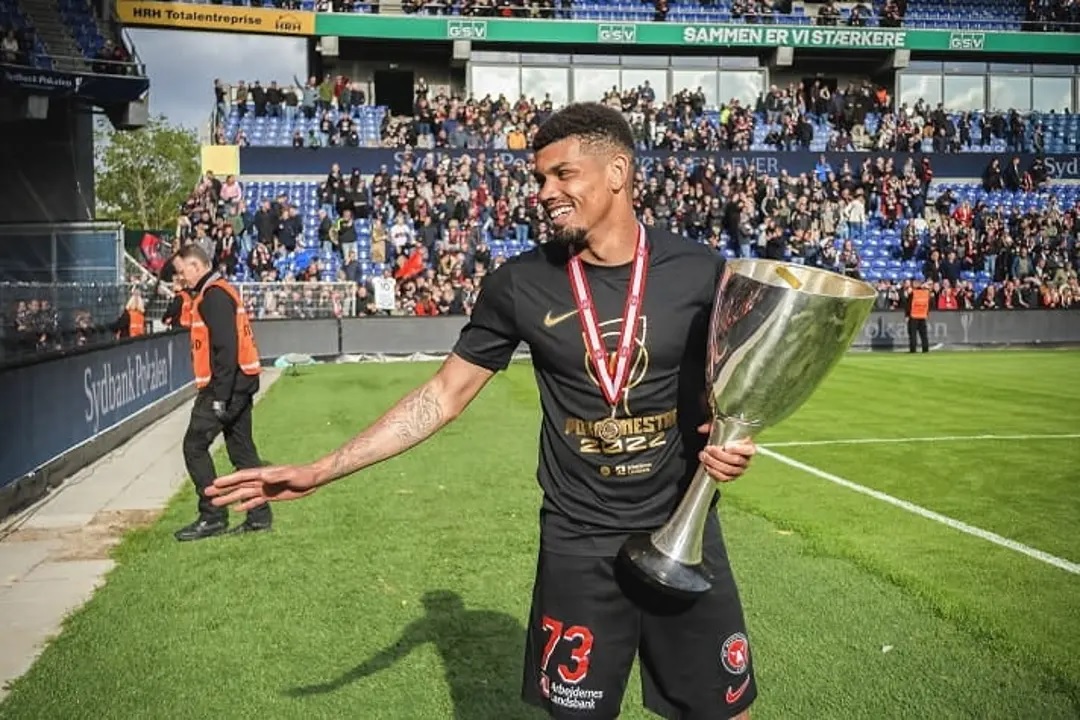 O zagueiro Juninho, do Midtjylland. (Foto: Divulgação/Midtjylland)