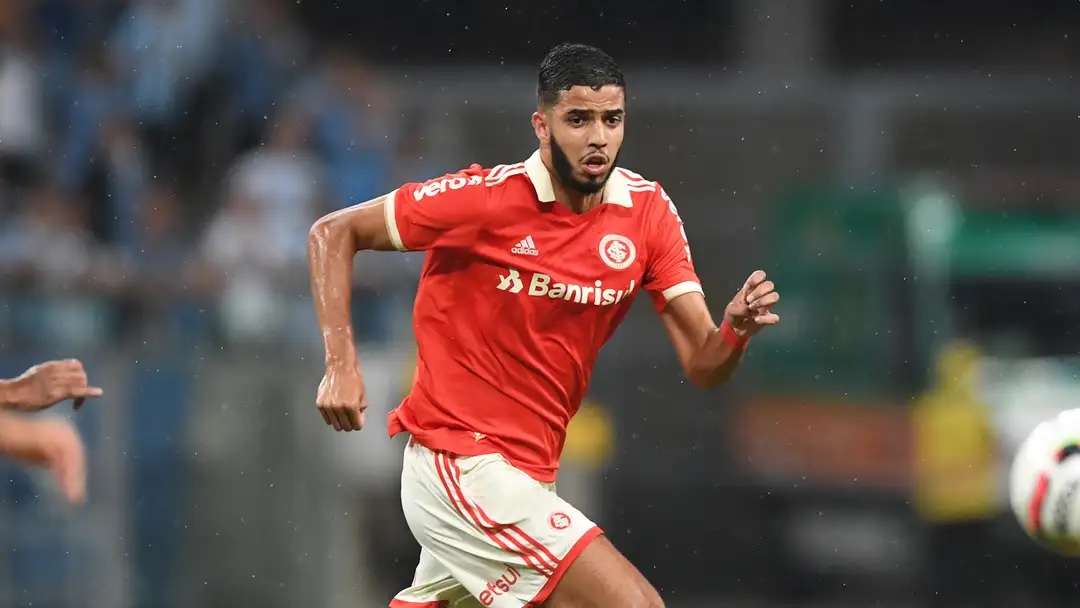 Kaique Rocha com a camisa do Inter. (Foto: Ricardo Duarte/SCI)