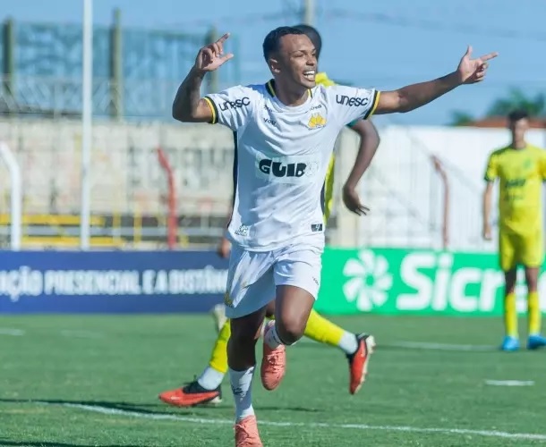 Kauã Lira com a camisa do Criciúma. (Foto: Cleiton Ramos/CEC)