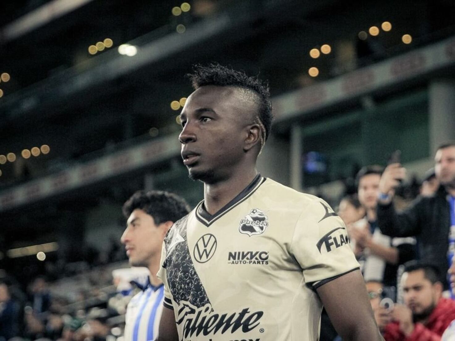 Kevin Velasco com a camisa do Puebla. (Foto: Instagram/Puebla)