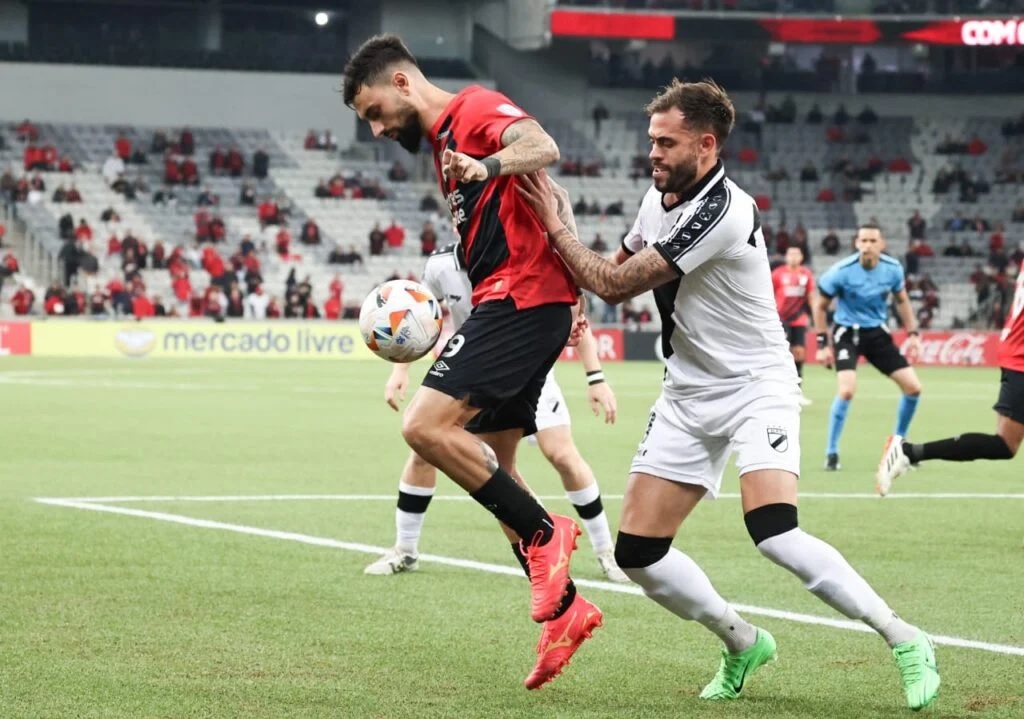 Matías Fracchia atuando pelo Danubio. (Foto: Franklin de Freitas)