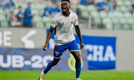 Michael Quarcoo, com a camisa do Leão. (Foto: Divulgação/FEC)