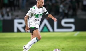 Rafinha, novamente em campo pelo Coritiba. (Foto: JP Pacheco/CFC)