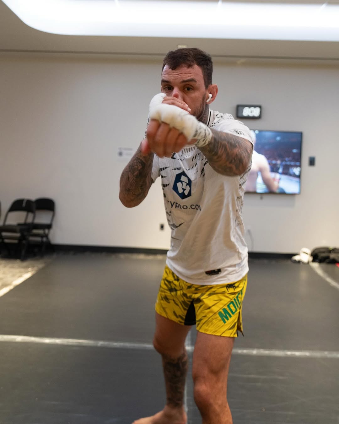 Renato Moicano foi finalizado na luta principal do UFC 311 (Foto: Divulgação/Instagram Oficial UFC)