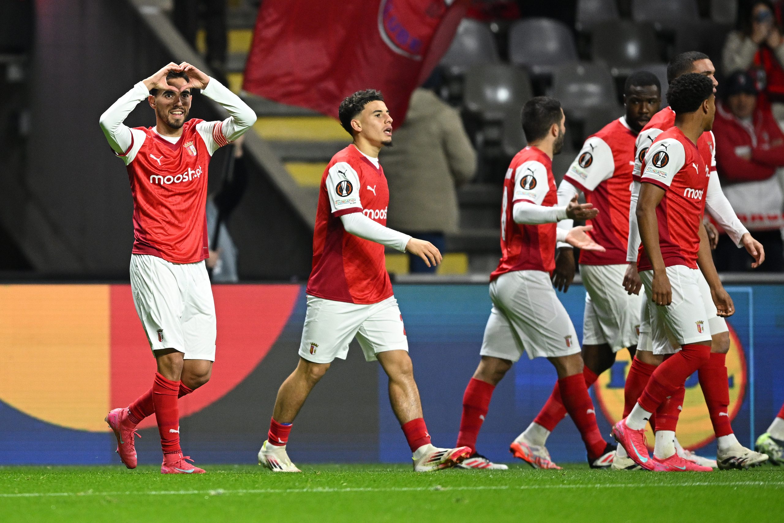 Braga comemorando a vitória sobre a Lazio. (Foto: Octavio Passos/Getty Images)