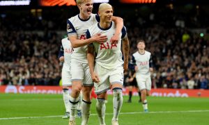 Richarlison comemorando um gol pelo Tottenham. (Foto:Justin Setterfield/Getty Images)