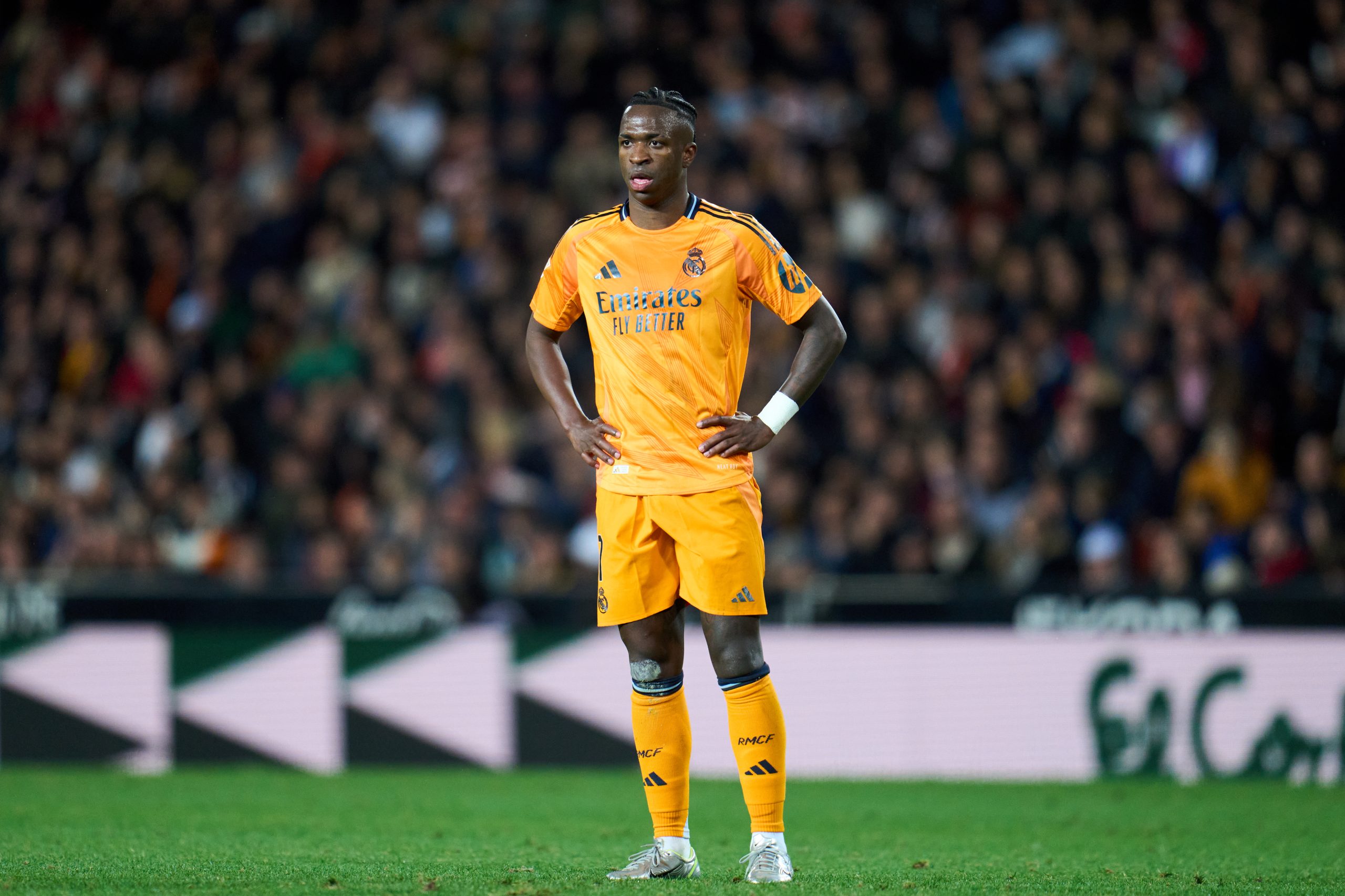 Vini Jr. pega suspensão de dois jogos por expulsão contra o Valencia. (Foto: Aitor Alcalde/Getty Images)