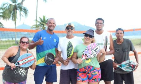 Zé Luiz de azul e verde e alguns dos participantes da clínica (Foto: Divulgação)