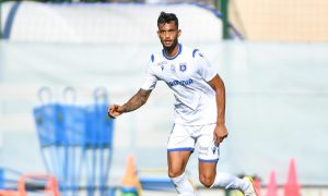 Jubal com a camisa do Auxerre, da França. (Foto: Reprodução/Icon Sport)