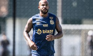 Patrick em treino pelo Santos. (Foto: Raul Baretta/SFC)