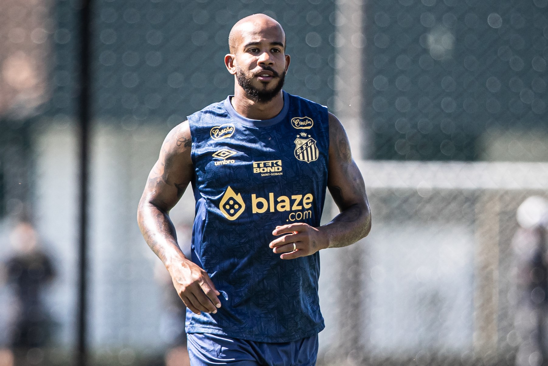 Patrick em treino pelo Santos. (Foto: Raul Baretta/SFC)