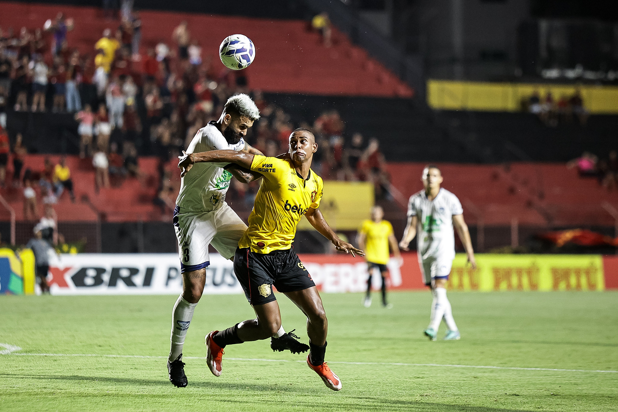 Sport e Decisão em ação pela 1ª fase do Pernambucano. (Foto: Paulo Paiva/SCR)