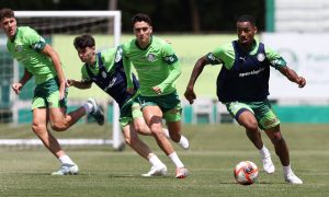 Eduard Atuesta durante treino na Academia de Futebol. (Foto: Divulgação/Palmeiras).