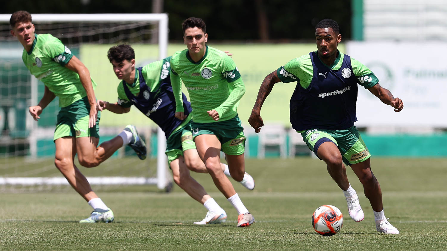 Eduard Atuesta durante treino na Academia de Futebol. (Foto: Divulgação/Palmeiras).