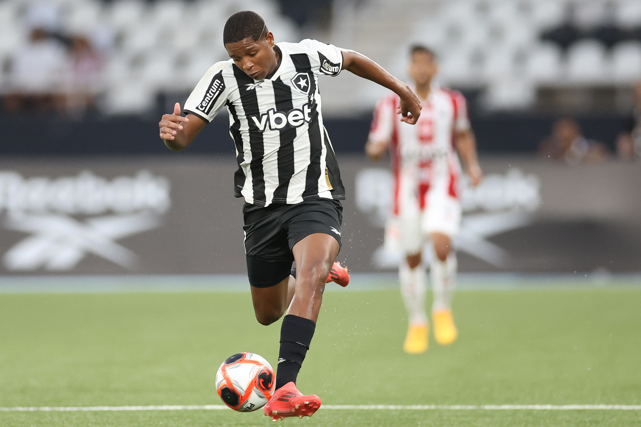 Yarlen é um dos destaques da base do Botafogo