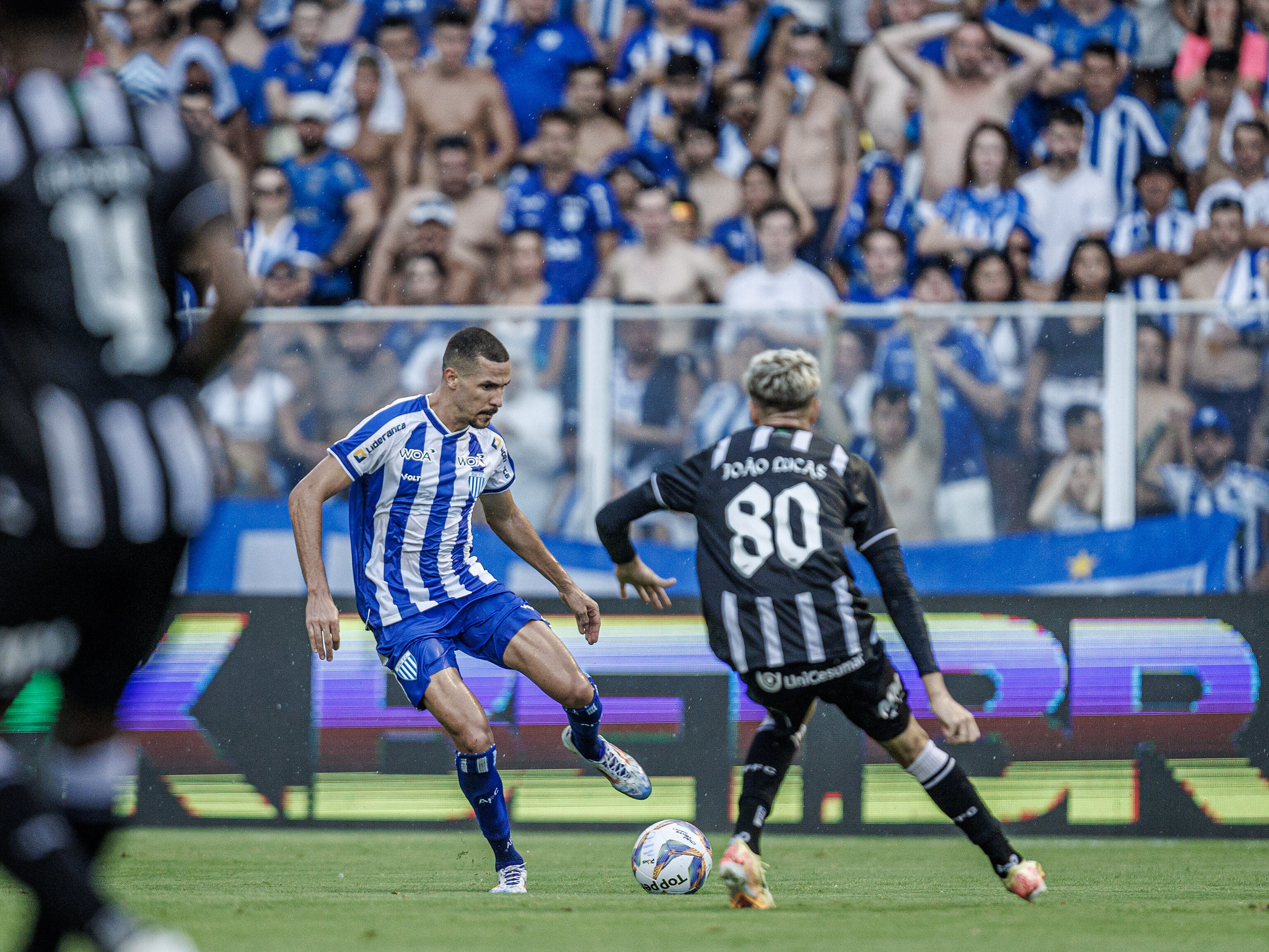 Avaí e Figueirense em ação pela 1ª fase do Catarinense. (Foto: Fabiano Rateke/AFC)