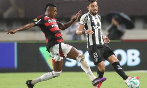 Botafogo e Flamengo se enfrentando pela Supercopa (Foto: Vítor Silva/Botafogo)