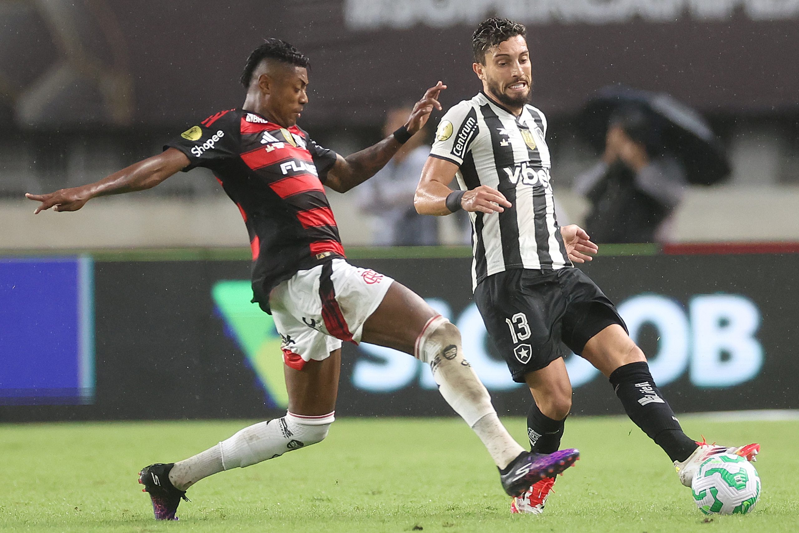 Botafogo e Flamengo se enfrentando pela Supercopa (Foto: Vítor Silva/Botafogo)