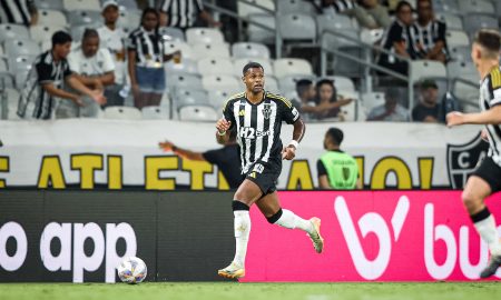 Junior Santos em ação pelo Atlético. (Foto: Pedro Souza / Atlético)