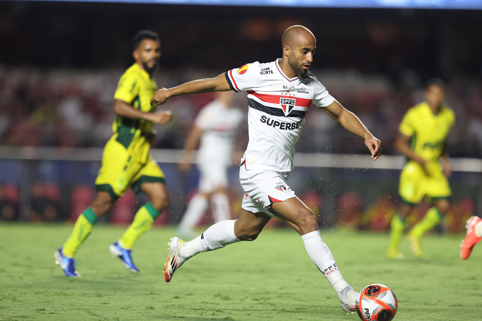 Lucas chega a 100 vitórias pelo São Paulo (Photo by Paulo Pinto)