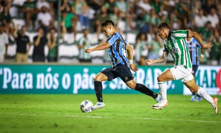 Aravena em ação contra o Juventude. (Foto: Lucas Uebel/GFBPA)