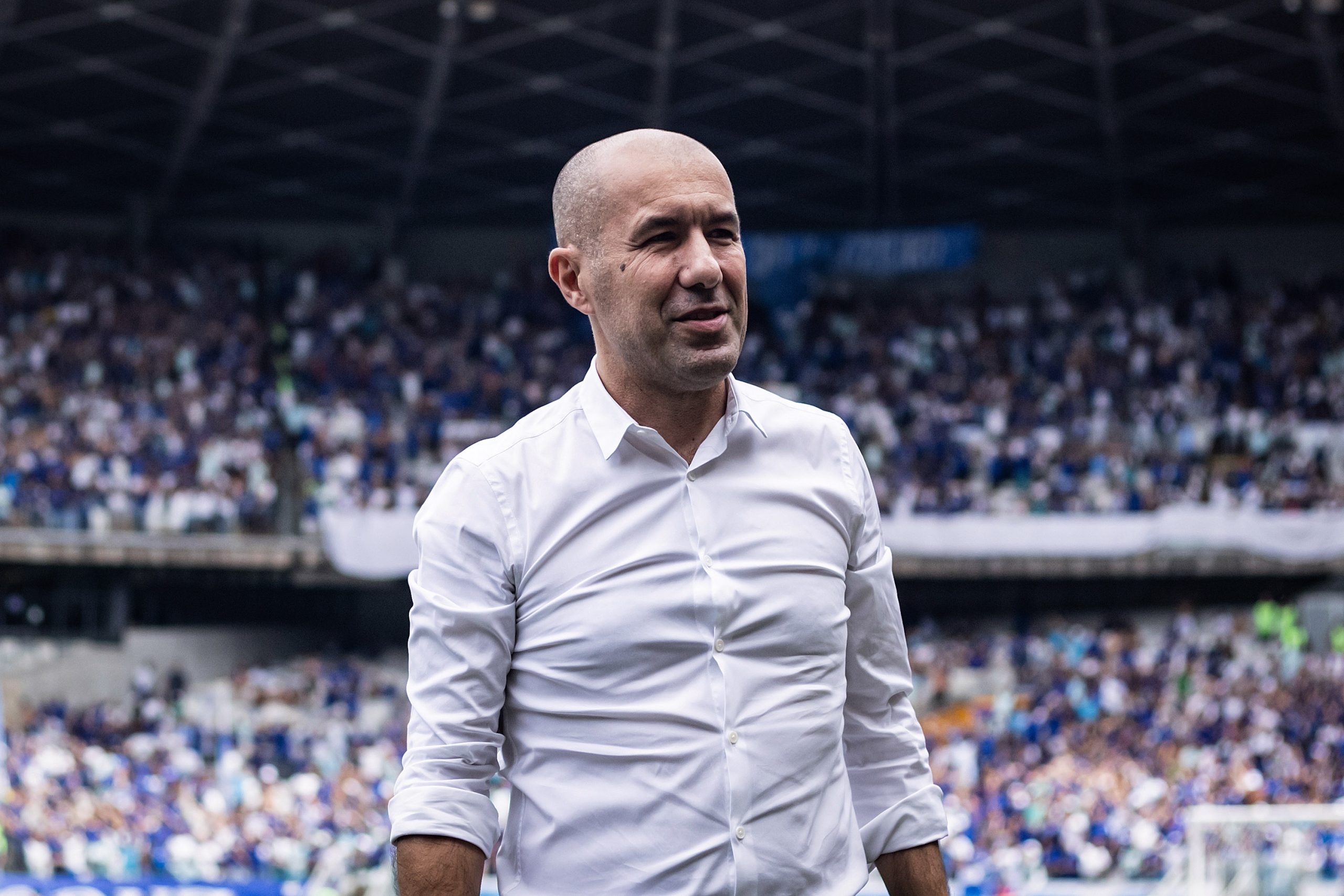 Leonardo Jardim sendo apresentado para a torcida. (Foto: Gustavo Aleixo/Cruzeiro)