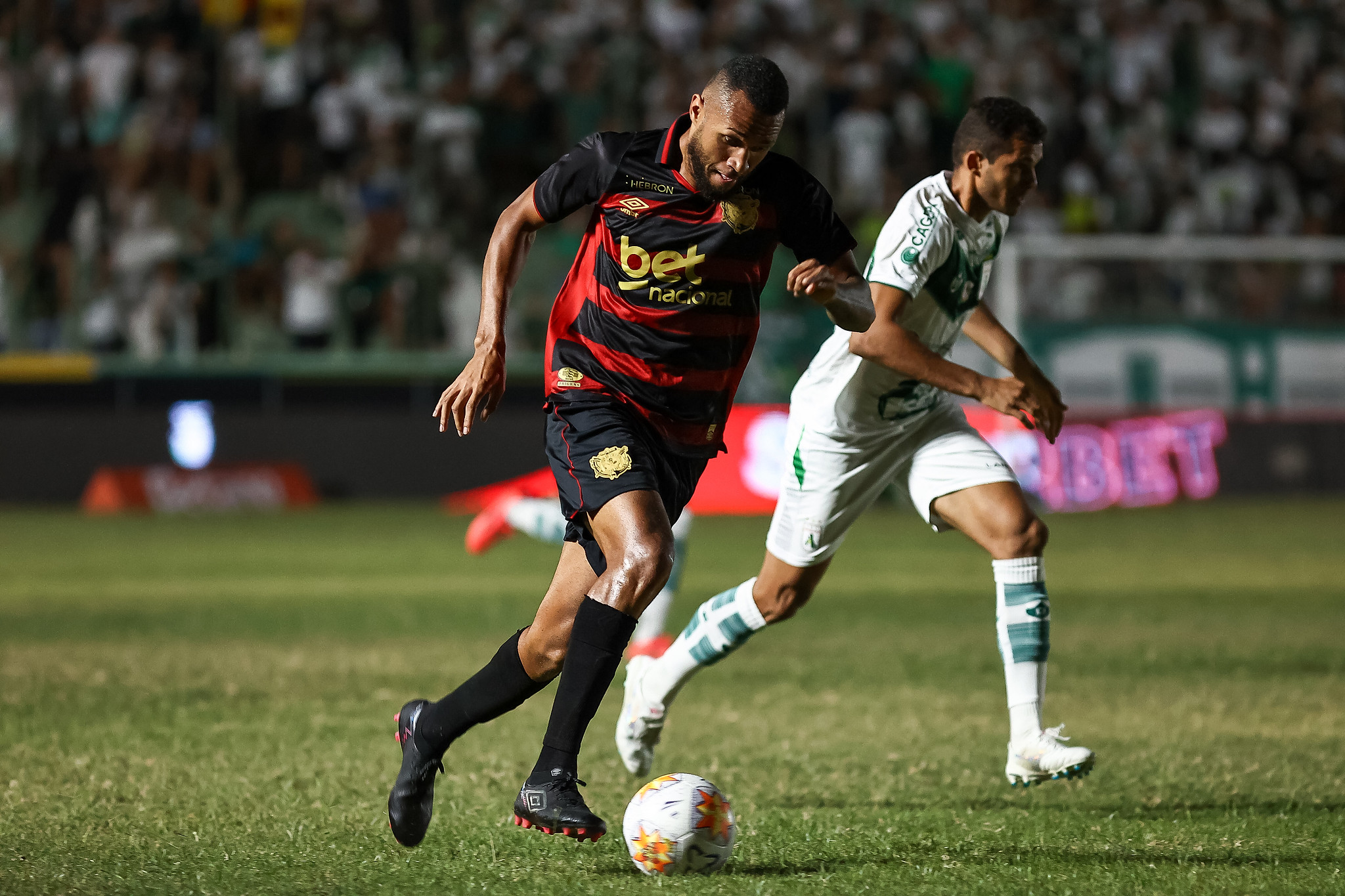 Gustavo Coutinho em ação pelo Sport. (Foto: Paulo Paiva/SCR)