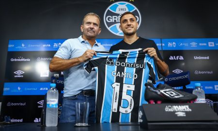 Camilo é apresentado no Grêmio. (Foto: Lucas Uebel/GFBPA)