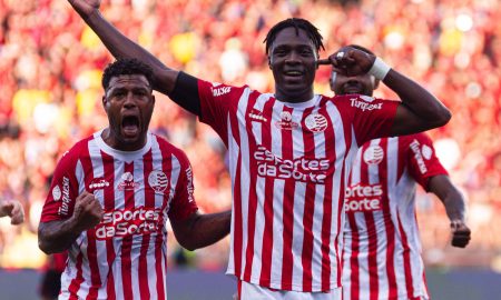 Elenco do Náutico comemora o gol. (Foto: Gabriel França/CNC)