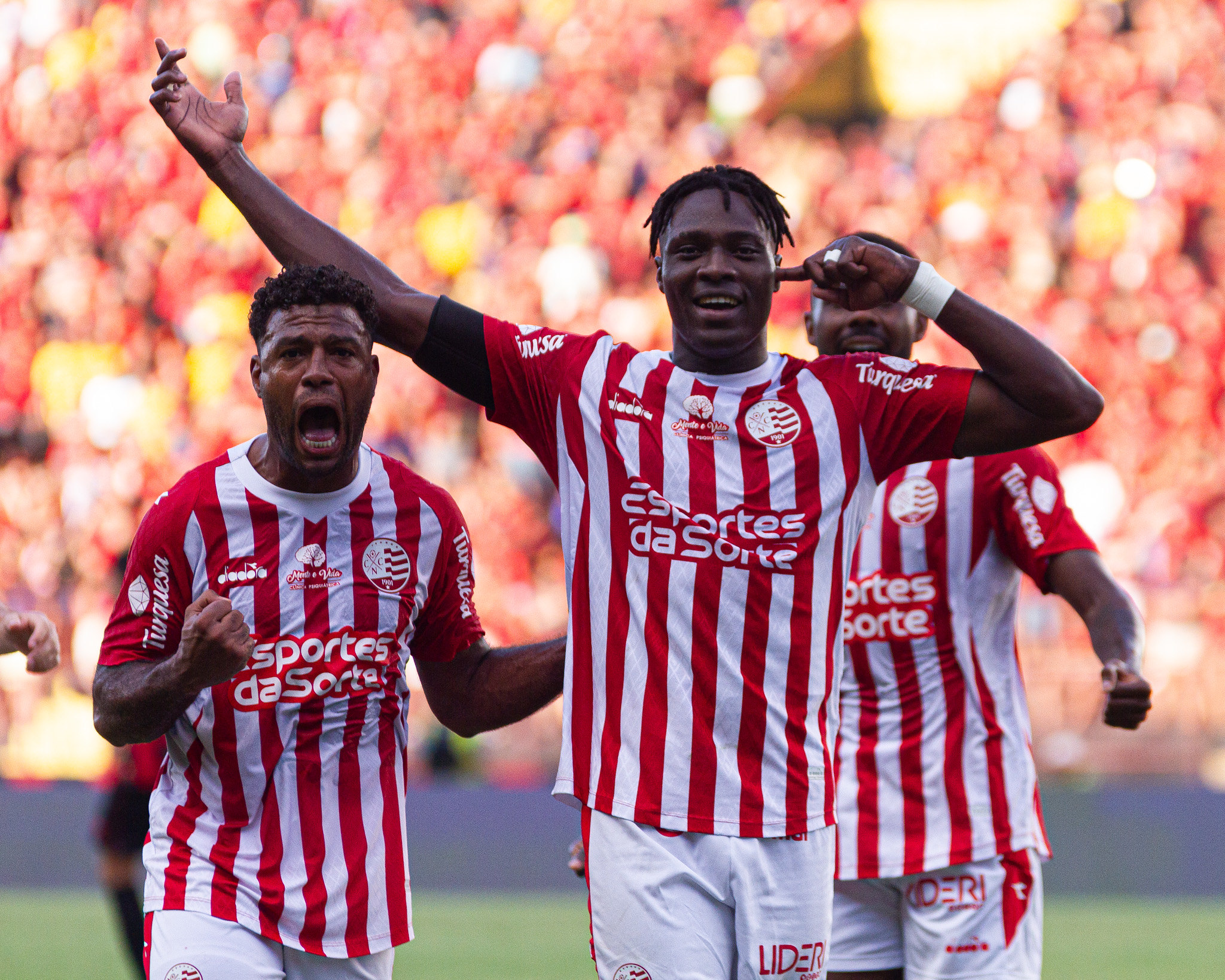 Elenco do Náutico comemora o gol. (Foto: Gabriel França/CNC)