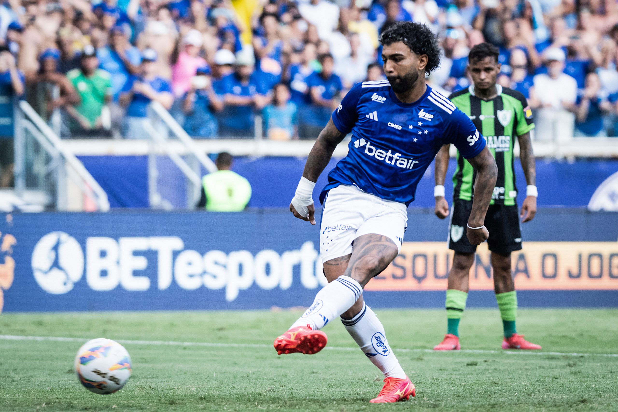 Gabigol marcando o gol do Cruzeiro. (Foto: Gustavo Aleixo/Cruzeiro)