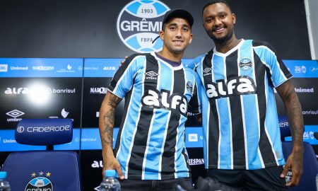 Cristian Olivera e Luan Cândido são apresentados no Grêmio. (Foto: Lucas Uebel/GFBPA)