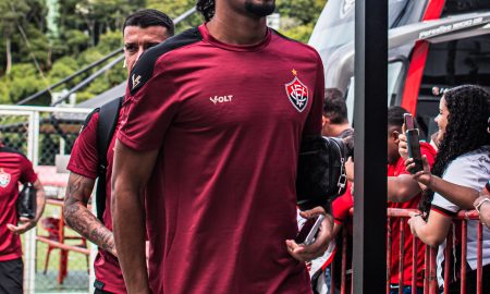 Fabri com a camisa do Vitória. (Foto: Victor Ferreira/ECV)