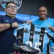 Lucas Esteves é apresentado no Grêmio. (Foto: Caroline Motta/GFBPA)