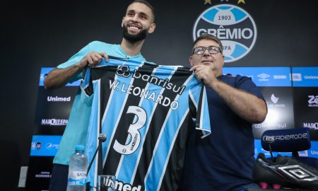 Wagner Leonardo é apresentado no Grêmio. (Foto: Caroline Motta/GFBPA)