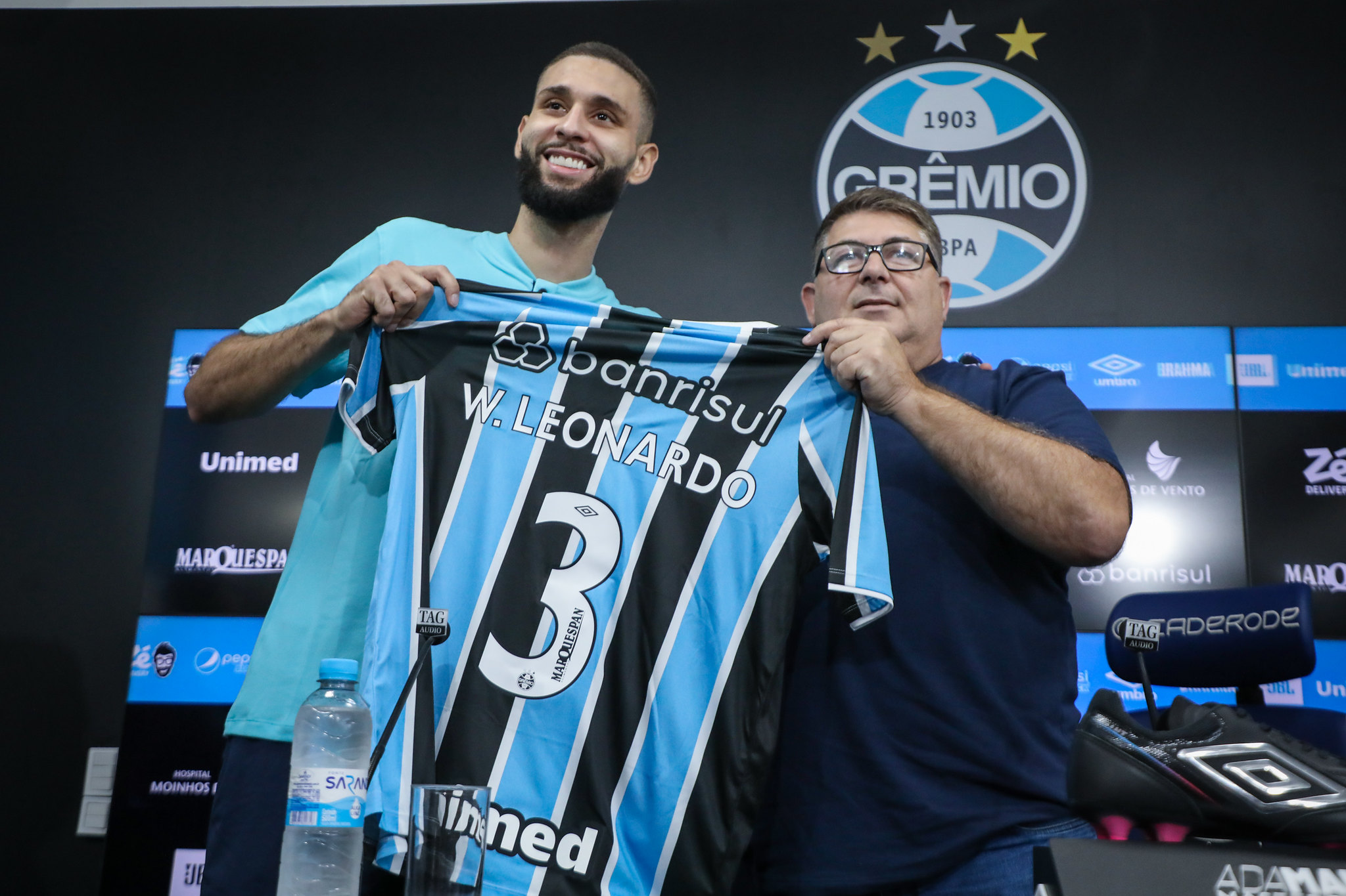 Wagner Leonardo é apresentado no Grêmio. (Foto: Caroline Motta/GFBPA)