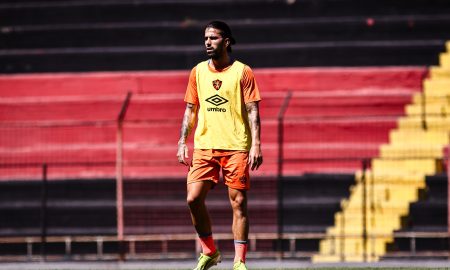 Sérgio Oliveira em treino pelo Sport. (Foto: Paulo Paiva/SCR)