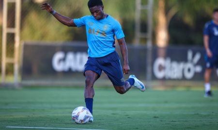 Amuzu em treino pelo Grêmio. (Foto: Lucas Uebel/GFBPA)